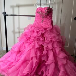 Elegant Pink Ruffled quinceanera dress size 4